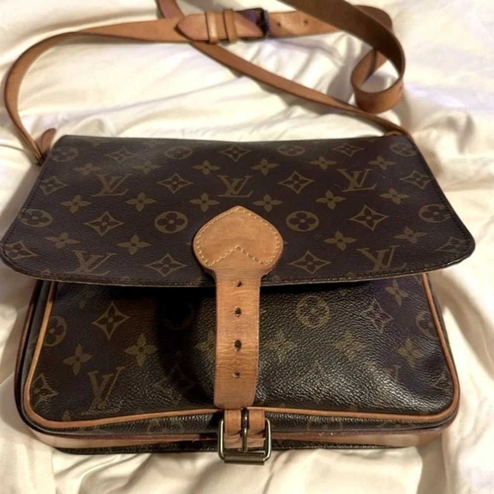 Louis Vuitton Cartouchiere Monogram MM Vintage LV Crossbody Messenger Bag/Pouch